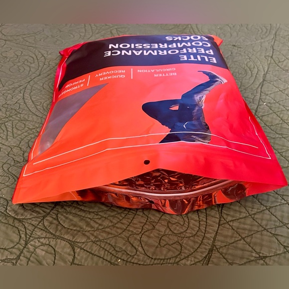 Elite Performance Compression Socks (NWT) - Picture 3 of 4